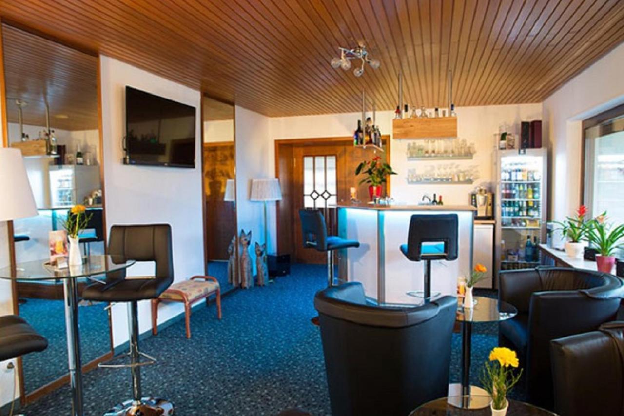 Hotel Garni Schick オーバーウルゼル エクステリア 写真