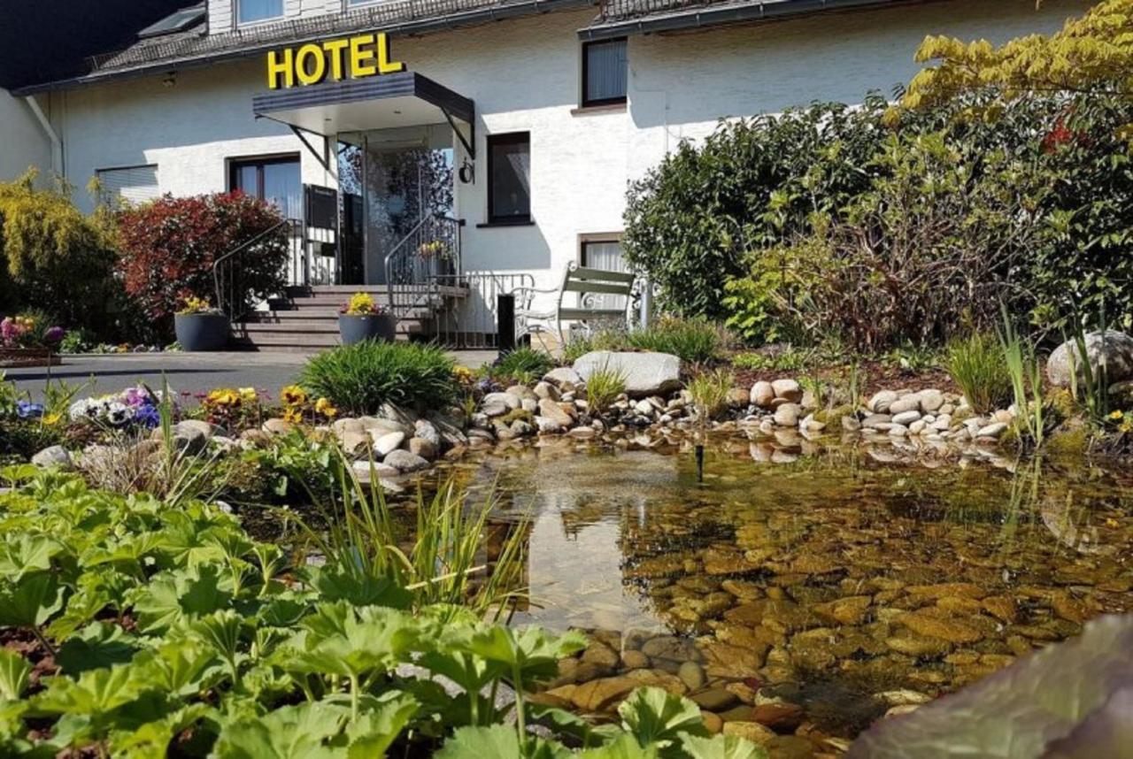 Hotel Garni Schick オーバーウルゼル エクステリア 写真