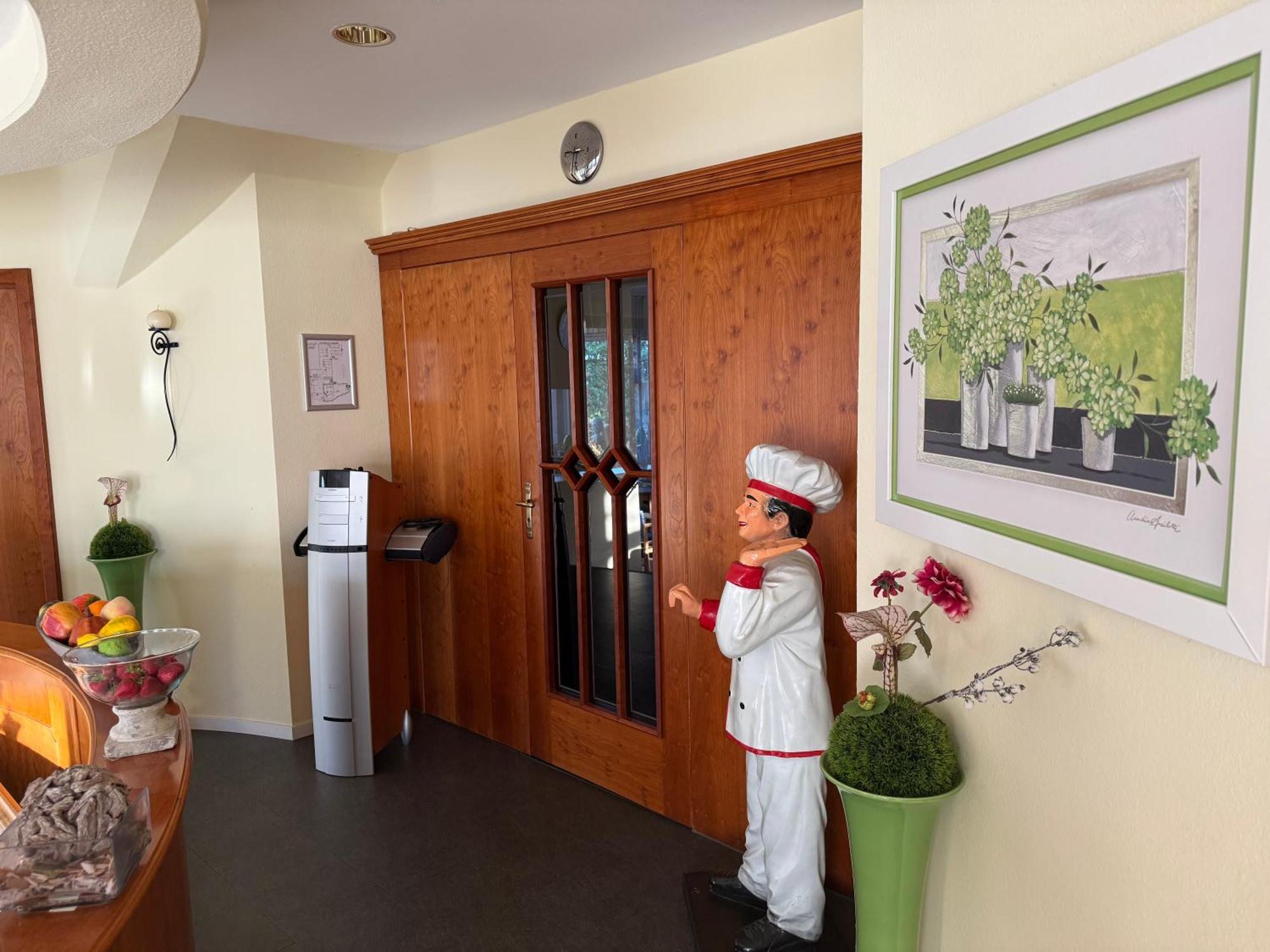Hotel Garni Schick オーバーウルゼル エクステリア 写真